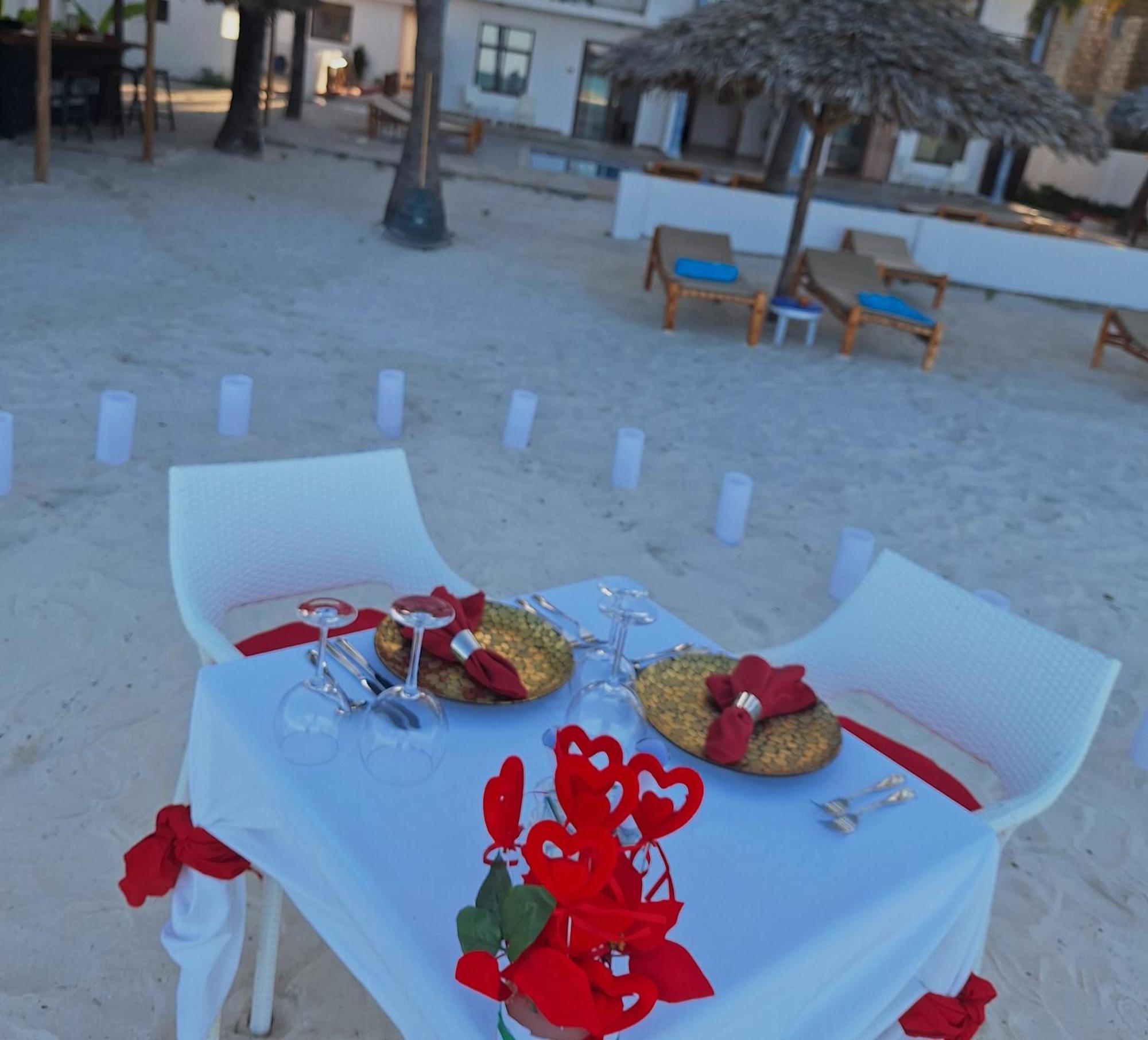 פוואני מצ'אנגני Bianco Azzurro Hotel & Restaurant מראה חיצוני תמונה