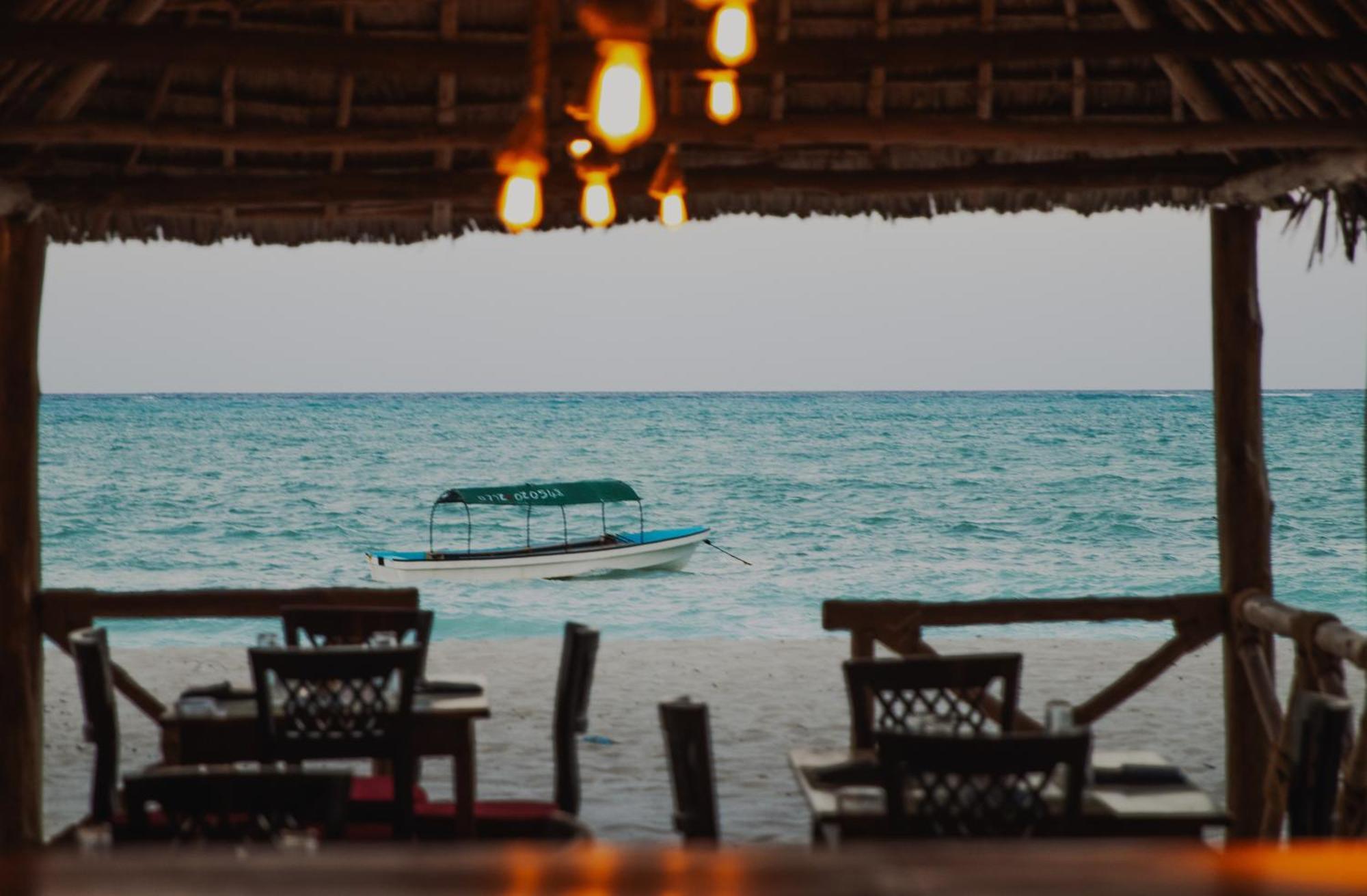 פוואני מצ'אנגני Bianco Azzurro Hotel & Restaurant מראה חיצוני תמונה