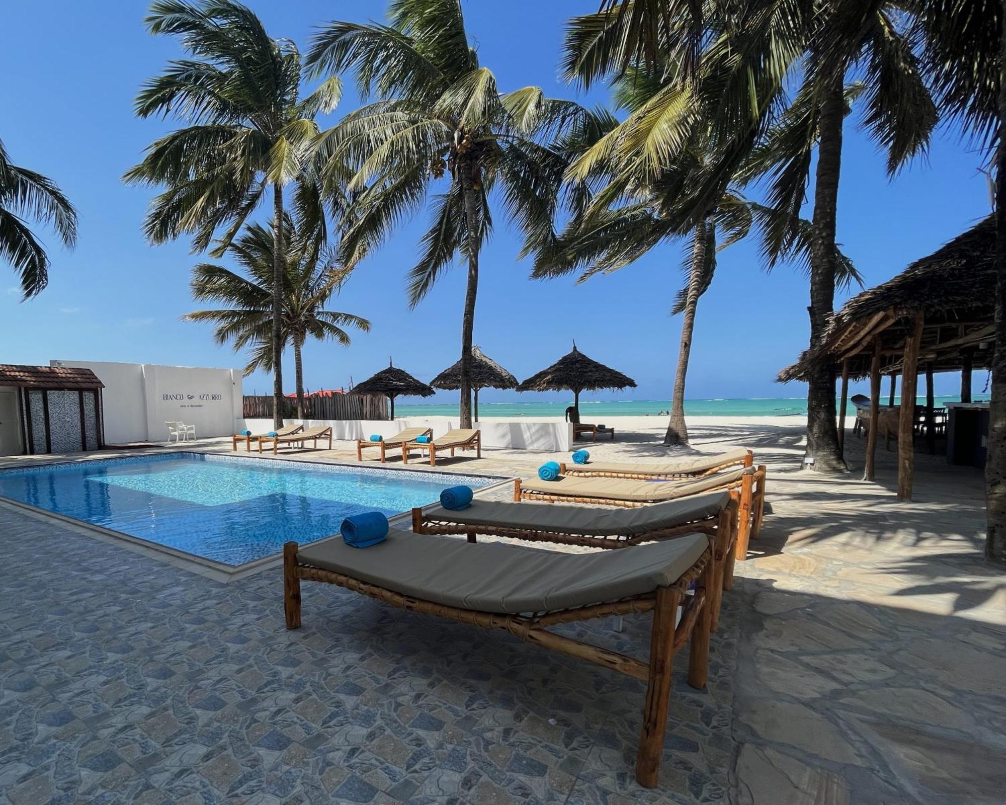 פוואני מצ'אנגני Bianco Azzurro Hotel & Restaurant מראה חיצוני תמונה
