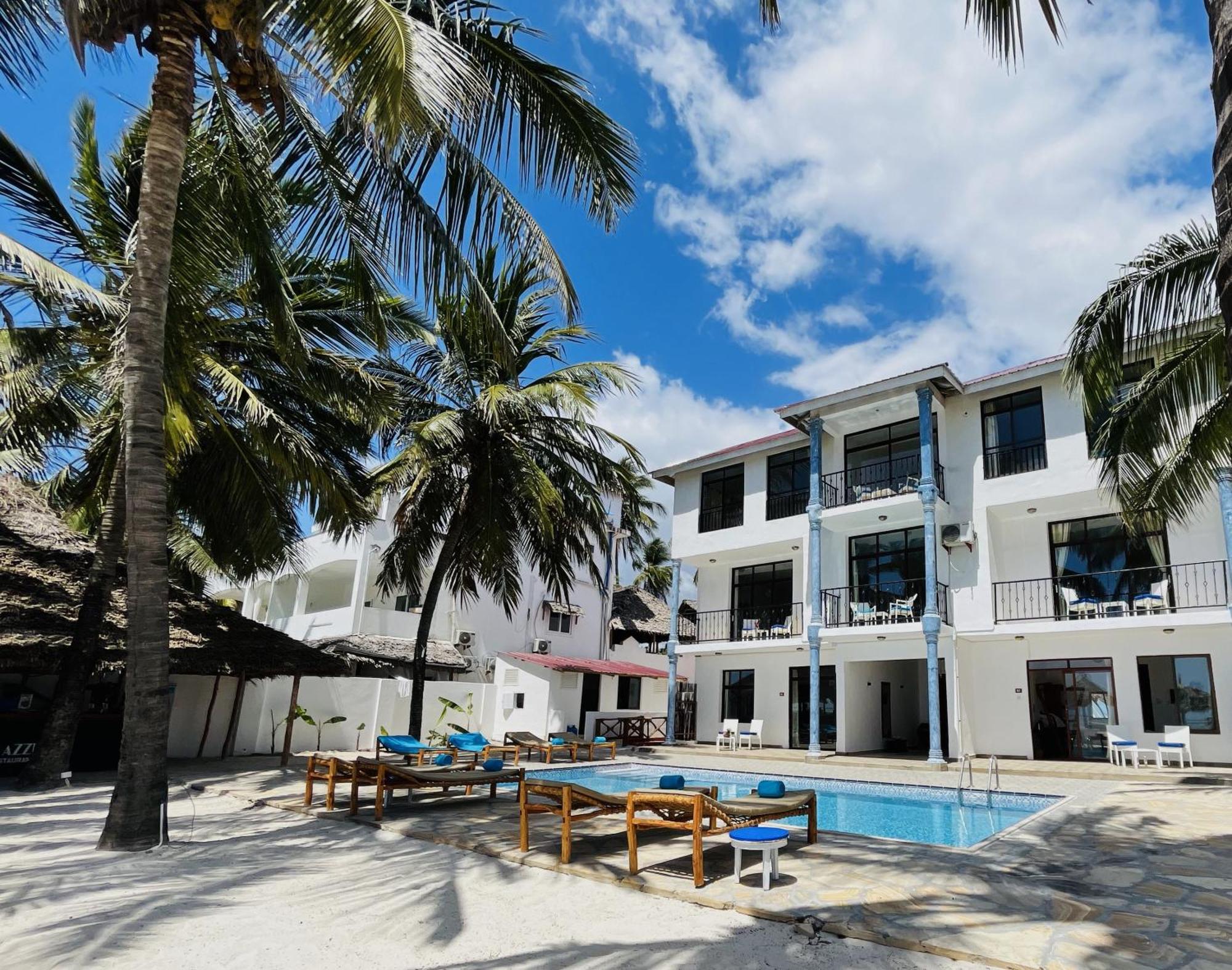 פוואני מצ'אנגני Bianco Azzurro Hotel & Restaurant מראה חיצוני תמונה