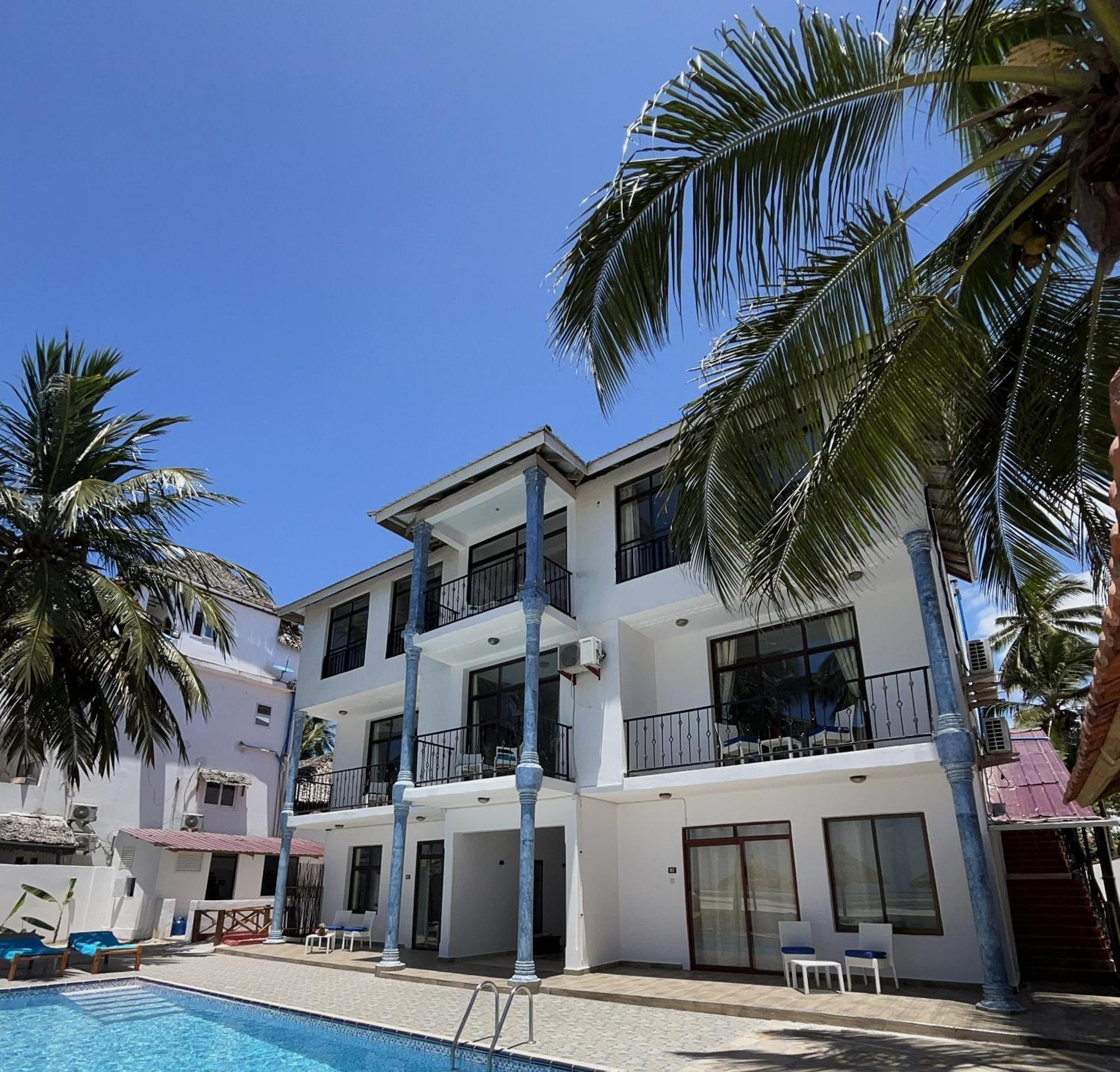פוואני מצ'אנגני Bianco Azzurro Hotel & Restaurant מראה חיצוני תמונה
