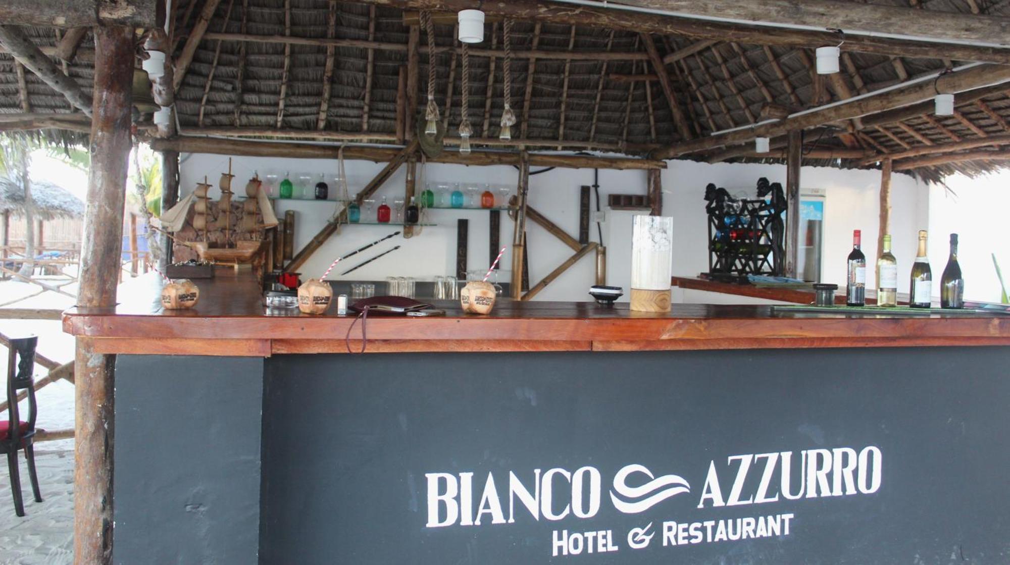 פוואני מצ'אנגני Bianco Azzurro Hotel & Restaurant מראה חיצוני תמונה