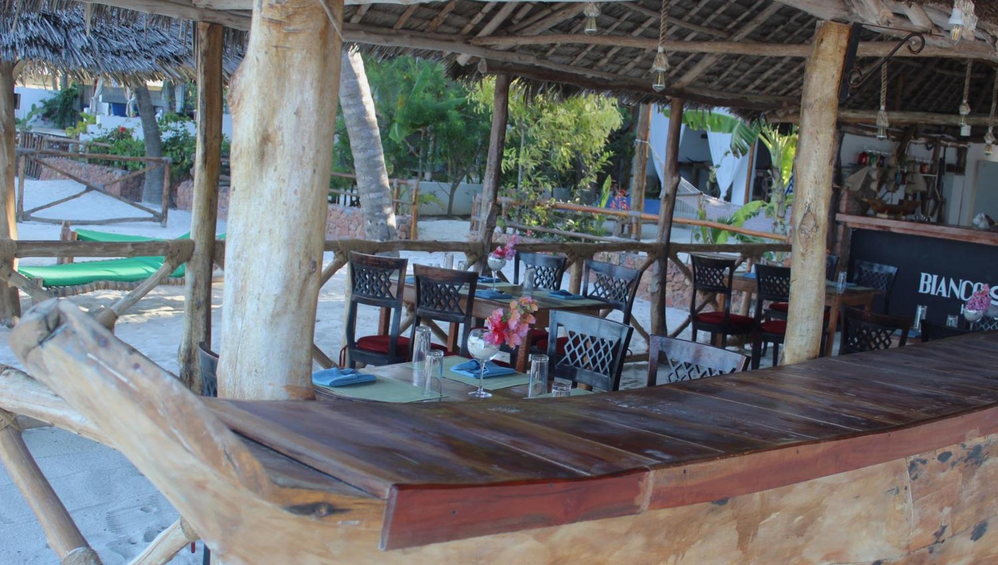 פוואני מצ'אנגני Bianco Azzurro Hotel & Restaurant מראה חיצוני תמונה
