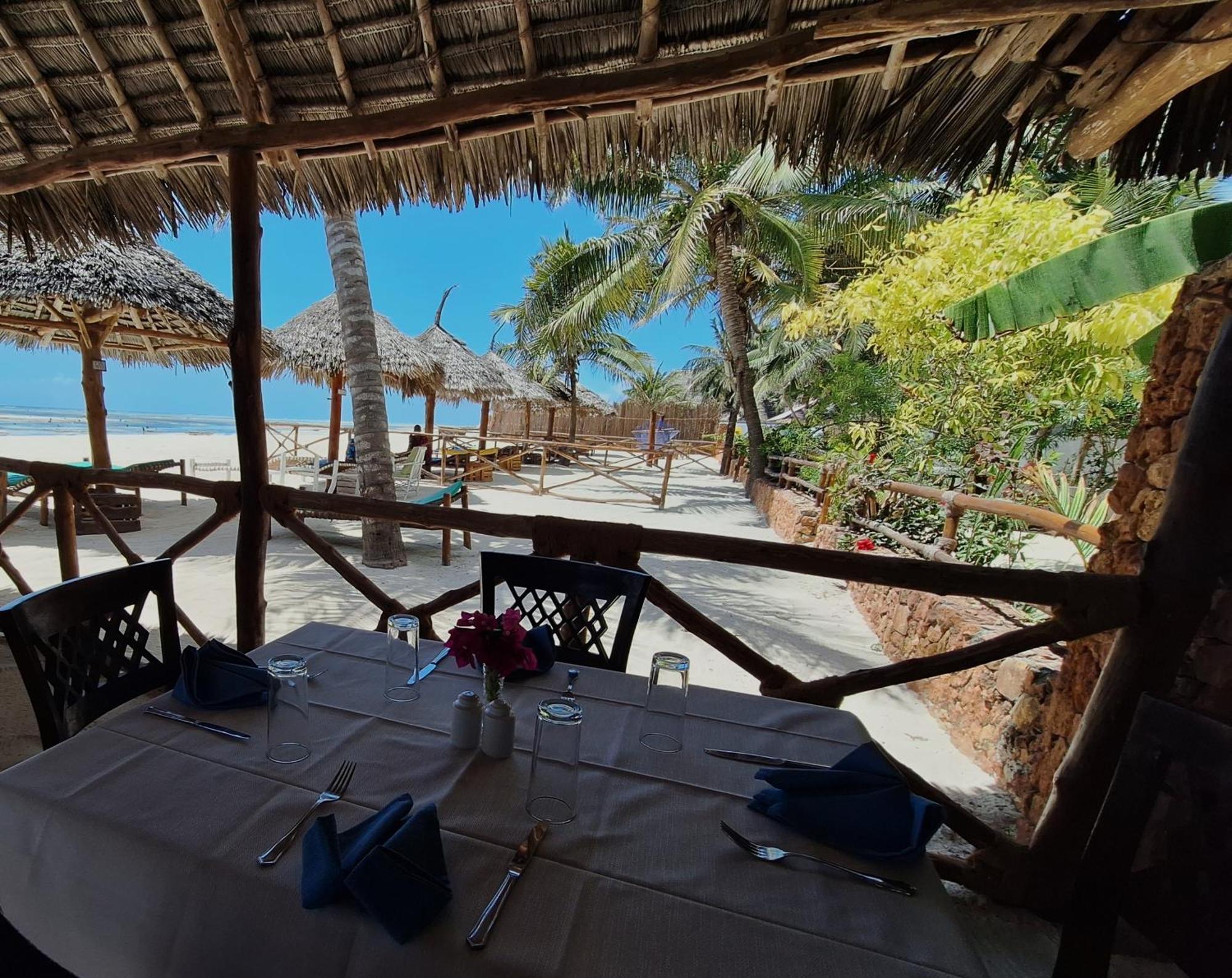 פוואני מצ'אנגני Bianco Azzurro Hotel & Restaurant מראה חיצוני תמונה