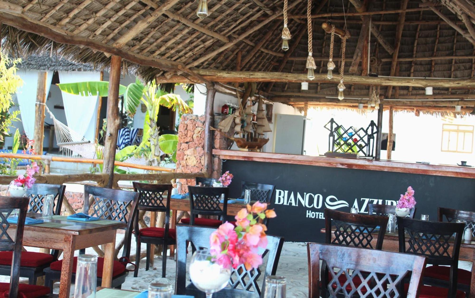 פוואני מצ'אנגני Bianco Azzurro Hotel & Restaurant מראה חיצוני תמונה