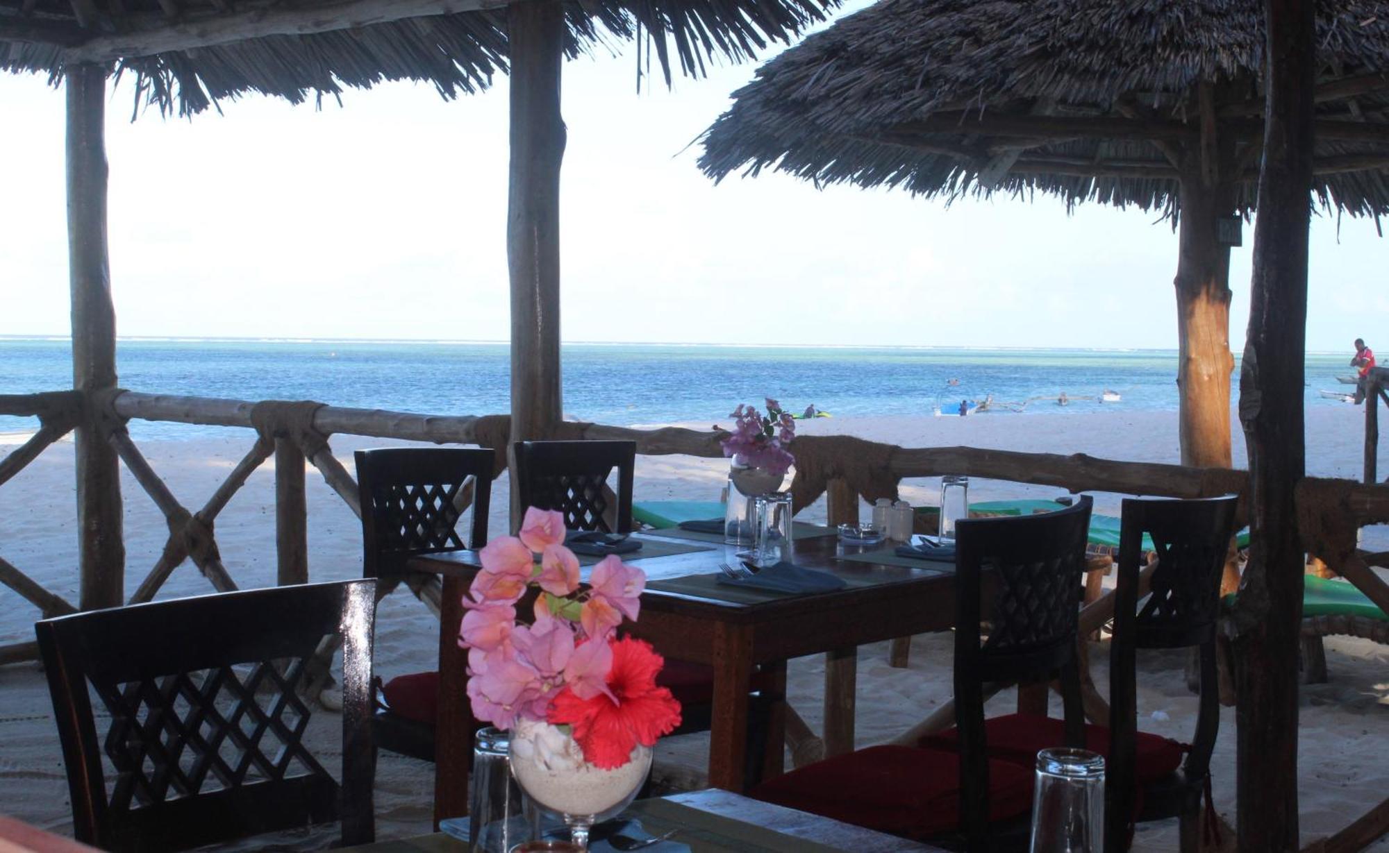 פוואני מצ'אנגני Bianco Azzurro Hotel & Restaurant מראה חיצוני תמונה