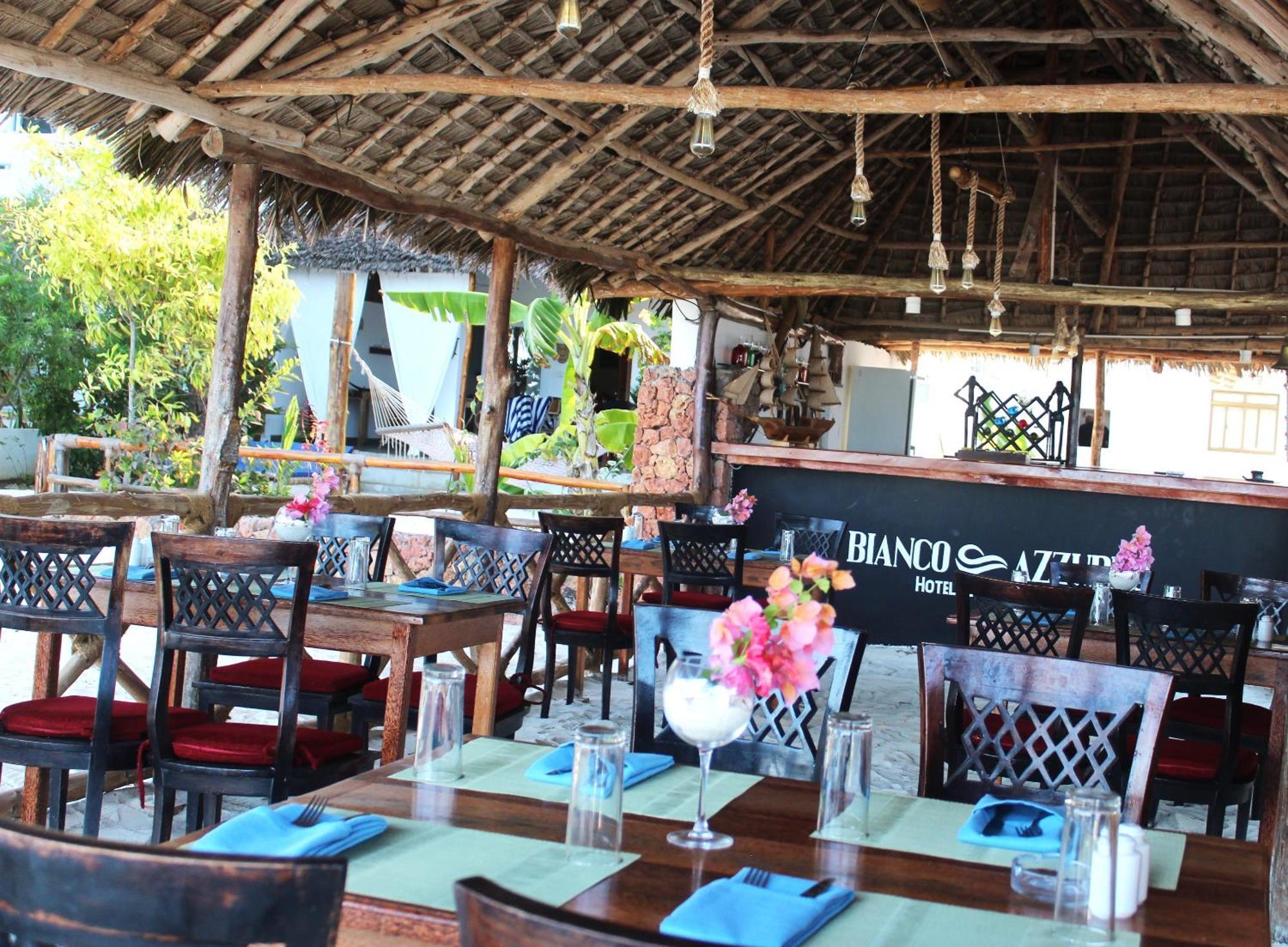 פוואני מצ'אנגני Bianco Azzurro Hotel & Restaurant מראה חיצוני תמונה