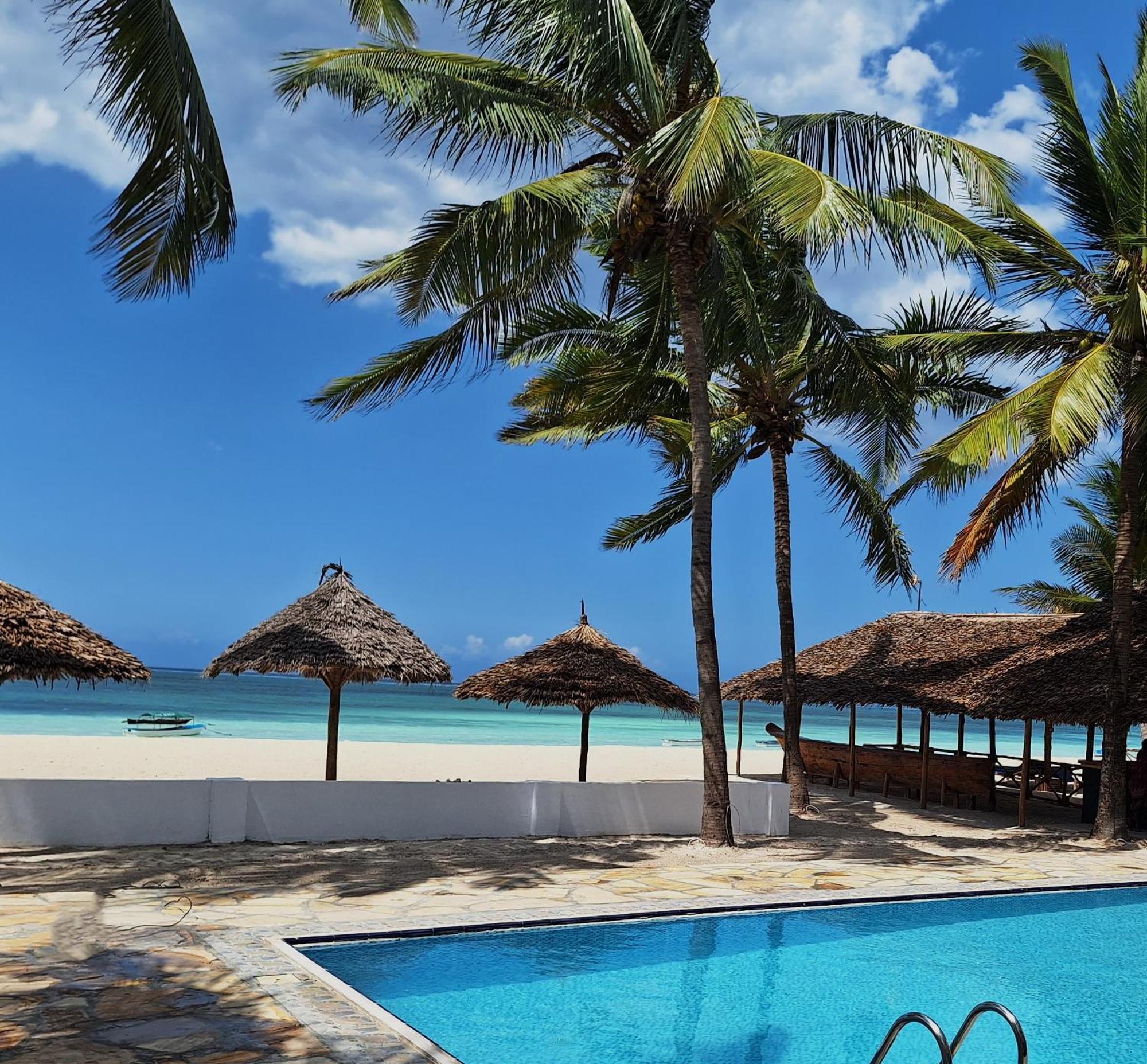 פוואני מצ'אנגני Bianco Azzurro Hotel & Restaurant מראה חיצוני תמונה